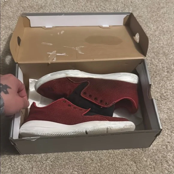 Men’s Jordan eclipse beaters - Picture 1 of 3